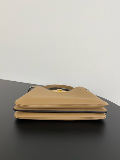 フェンディバッグ着用イメージ